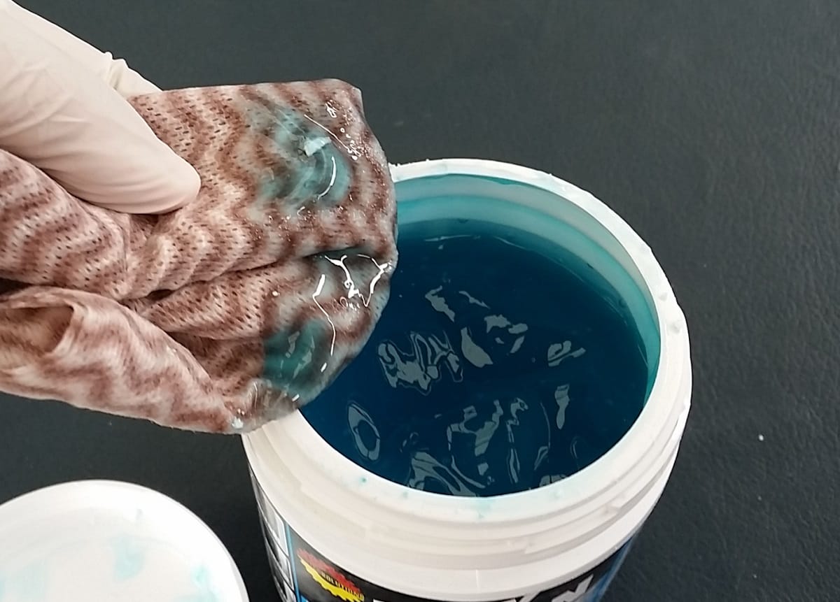 Easy Clean for Chrome and Stainless Steel by Rusted Solutions® Busy